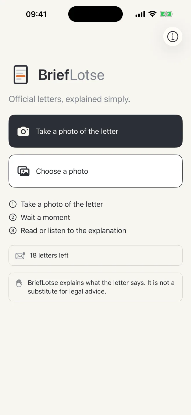 Start screen of BriefLotse with the buttons “Take a photo of the letter” and “Choose a photo”